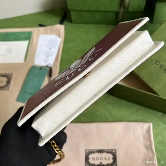 First bag ru chain x with Gucci Adidas wallet 0519